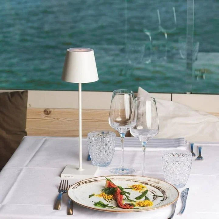 LuxaGlow - Luxurious wireless table lamp