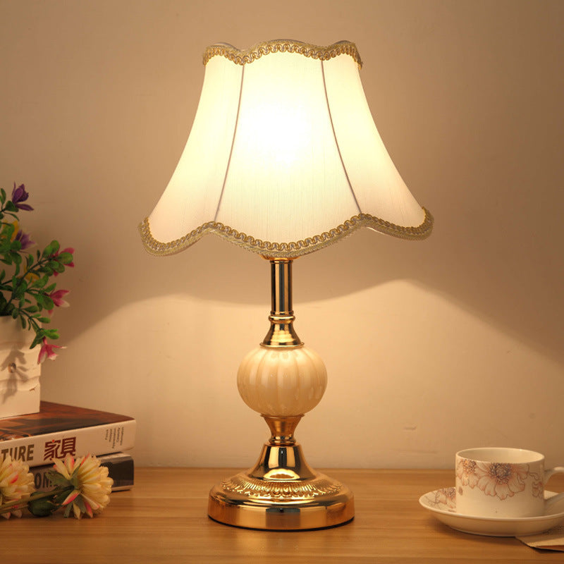 GlasLicht – Minimalistische Glas-Tischlampe für Schlafzimmer