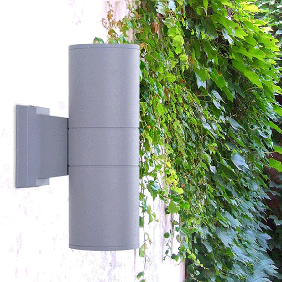 AlumiBright - Elegante Aluminium-Wandleuchte