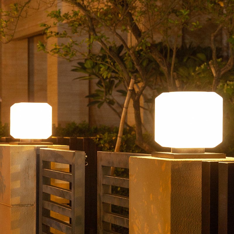 SolLicht stilvolle nordische Solar Laterne - Weißer würfelförmiger Acryl, perfekt für Ihre Terrasse