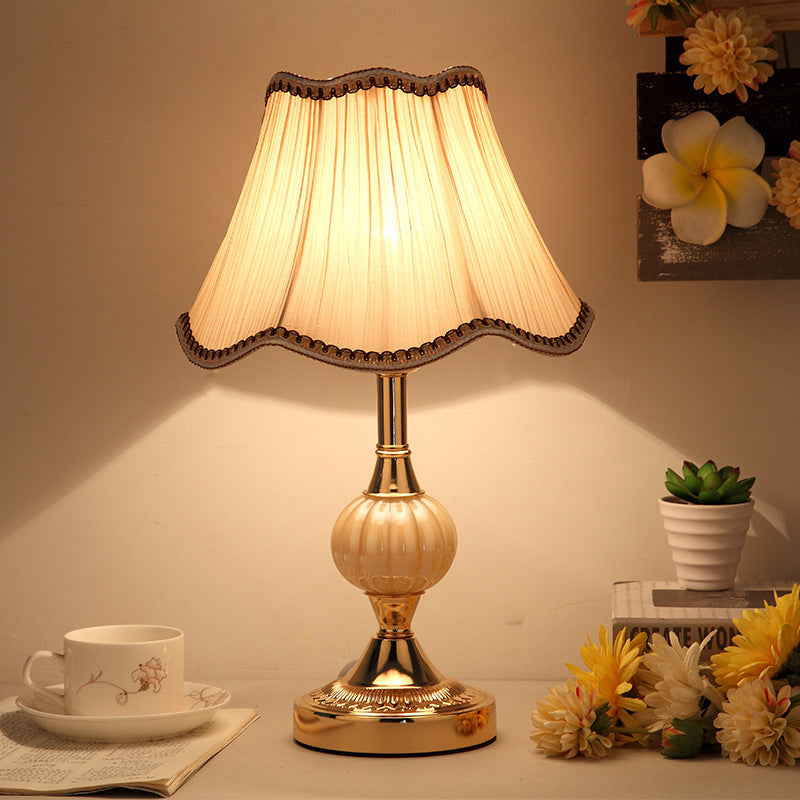 GlasLicht – Minimalistische Glas-Tischlampe für Schlafzimmer