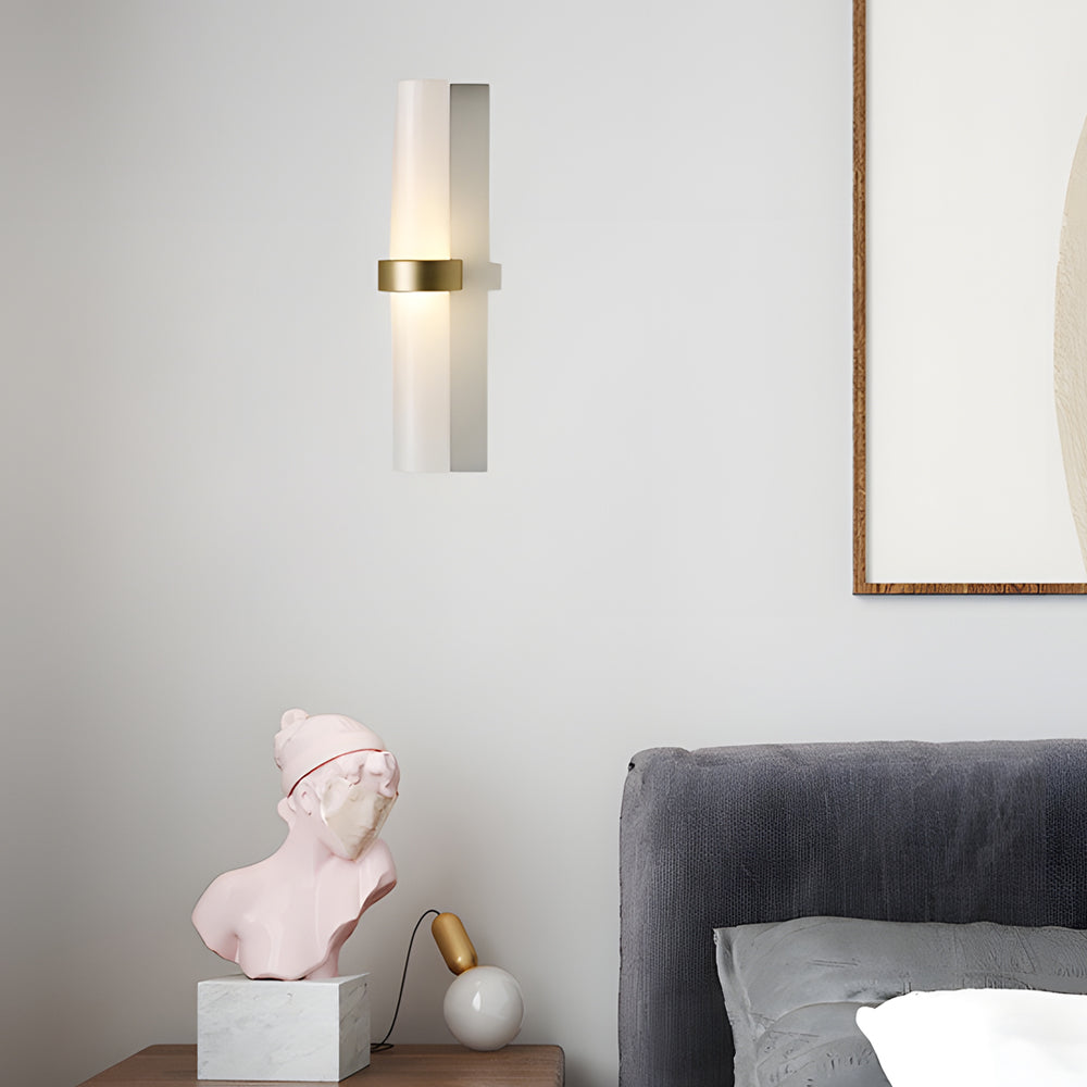 GlowLicht - Moderne Wandleuchte aus frosted Glasrohr in warmweiß für das Wohnzimmer