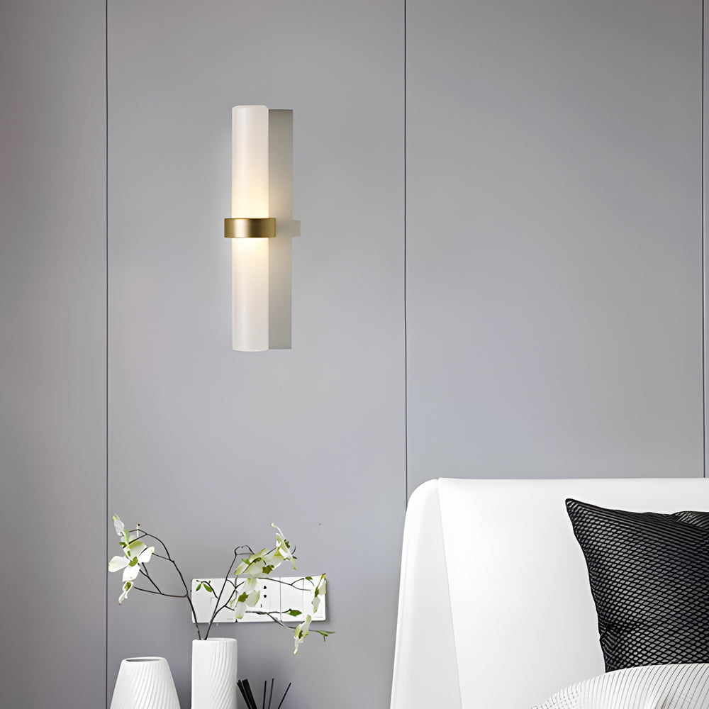 GlowLicht - Moderne Wandleuchte aus frosted Glasrohr in warmweiß für das Wohnzimmer