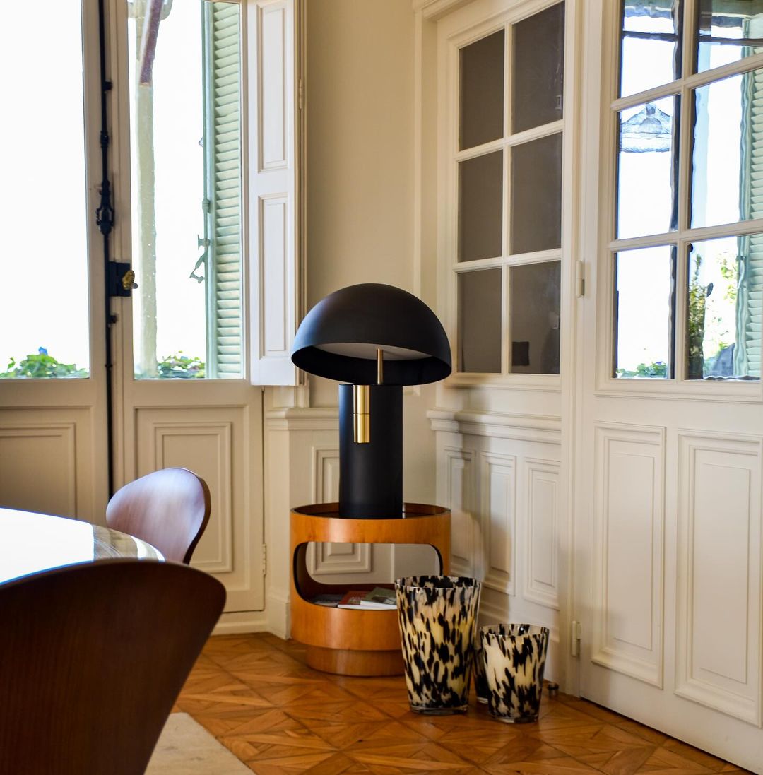 ModiLuxe - Elegante Tischlampe mit Modernem Design