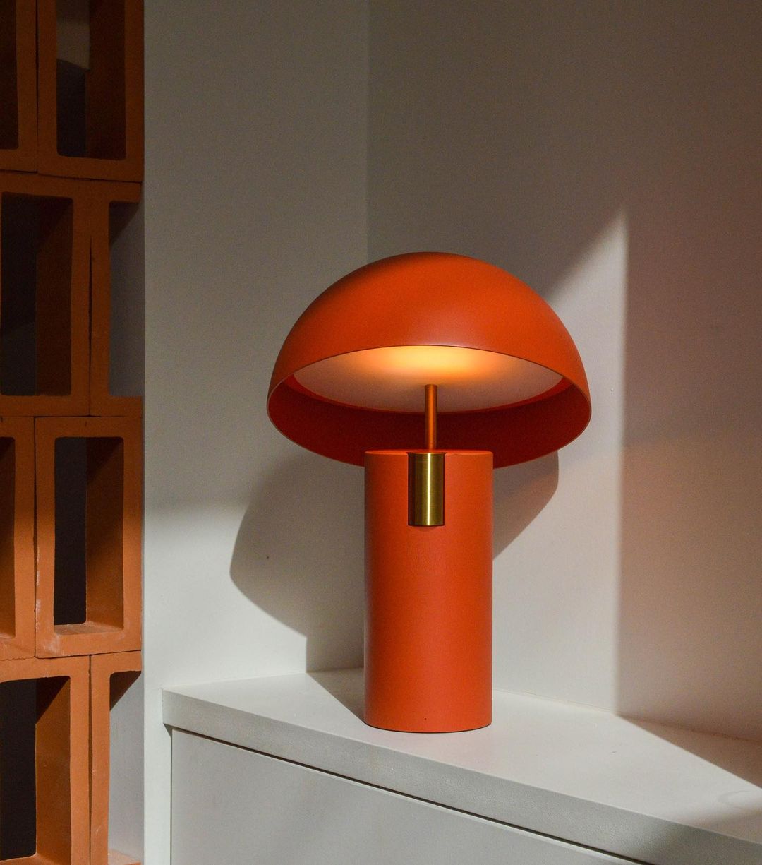ModiLuxe - Elegante Tischlampe mit Modernem Design