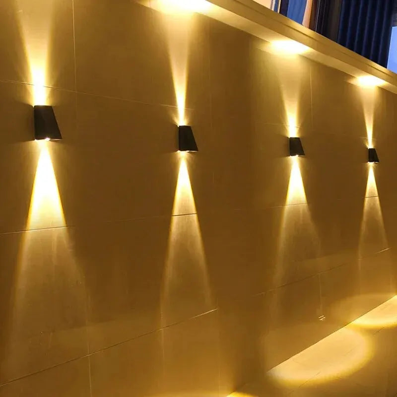 LumiFence - Elegante Gartenzaunbeleuchtung für eine magische Atmosphäre