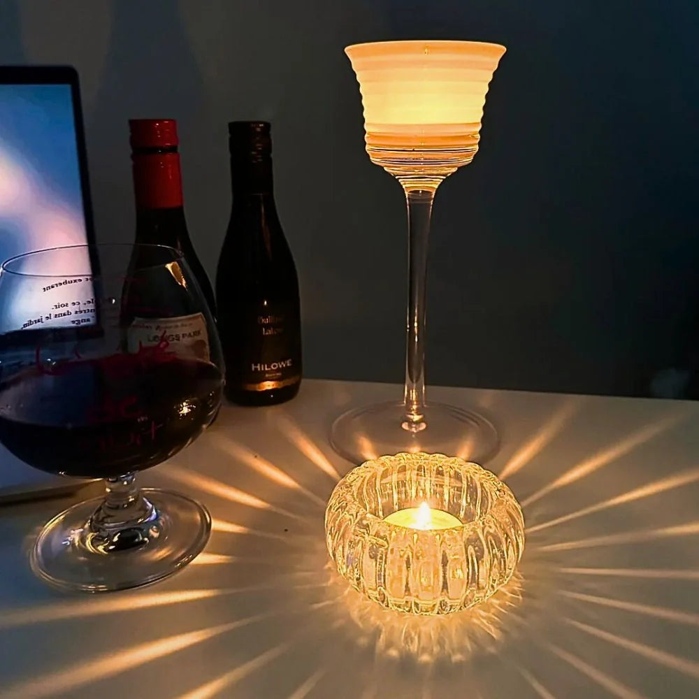 Eleganter Kerzenhalter aus Klarem Glas – Kompakt, Wellenstruktur, Ideal für Tassenkerzen, 8 x 8 x 3,5 cm