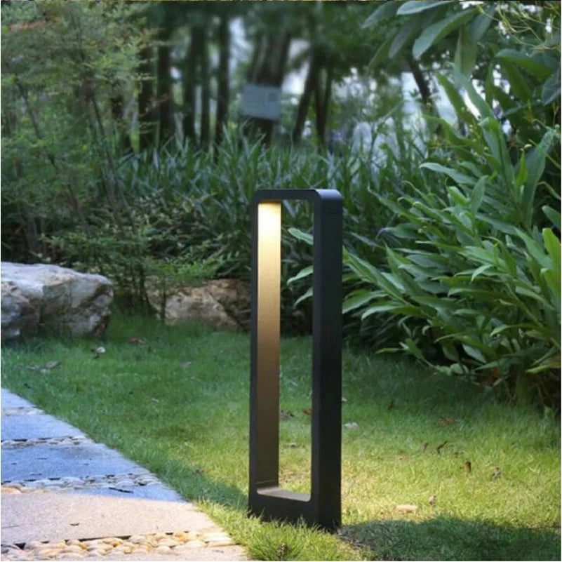 AluGlanz - Elegante Moderne Aluminium Stehlampe