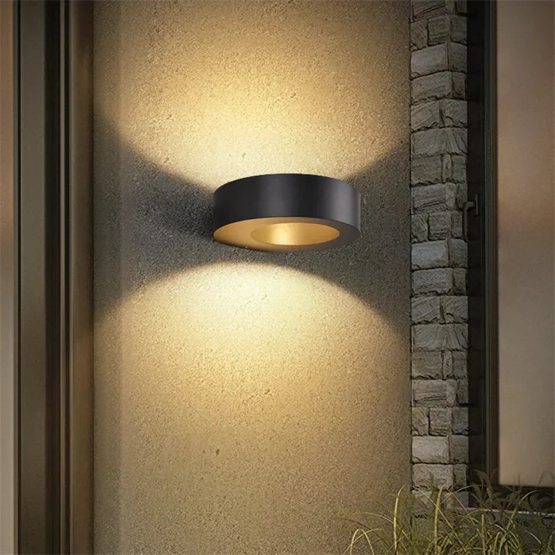 LuminaFlex - Stilvolle Außenwandlampe für eine Verzaubernde Beleuchtung