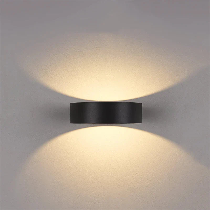 LuminaFlex - Stilvolle Außenwandlampe für eine Verzaubernde Beleuchtung