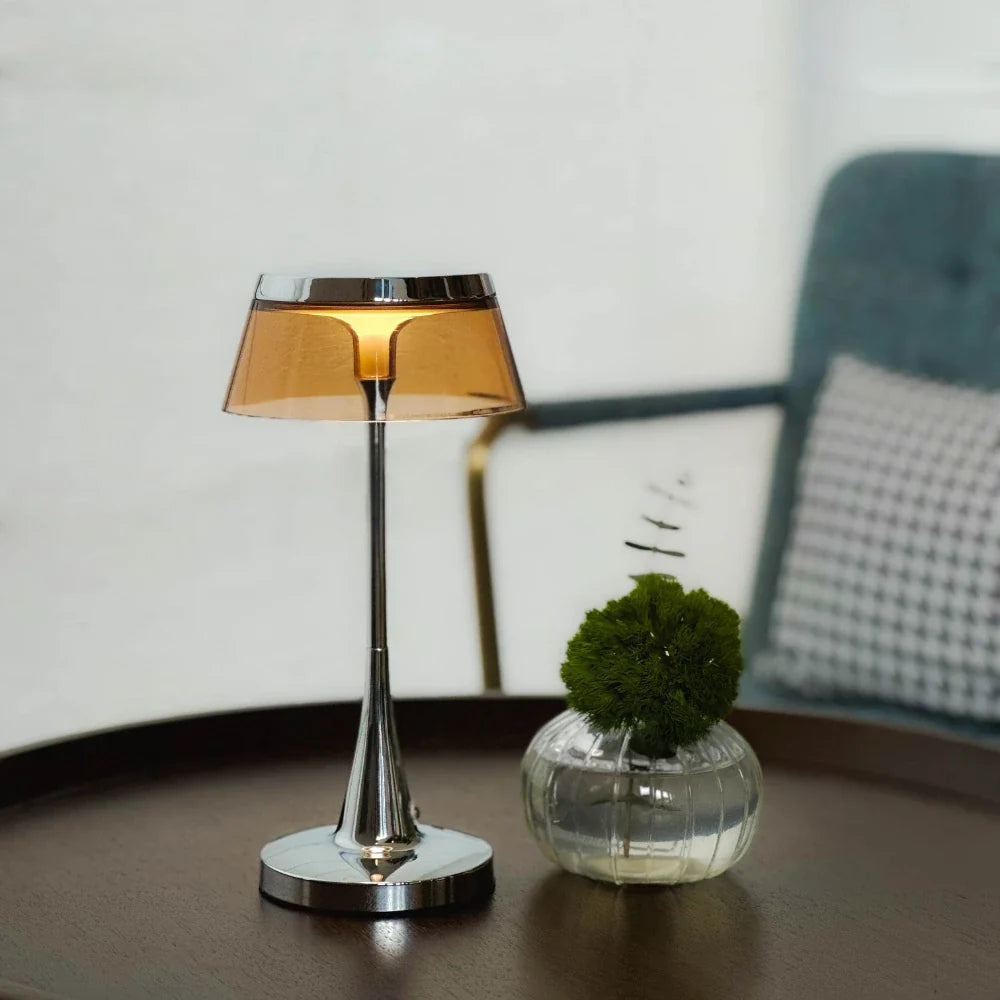 Moderne Kabellose Tischlampe mit Dimmfunktion – Acryl und Metall, 8 Stunden Akkulaufzeit, Touch-Bedienung