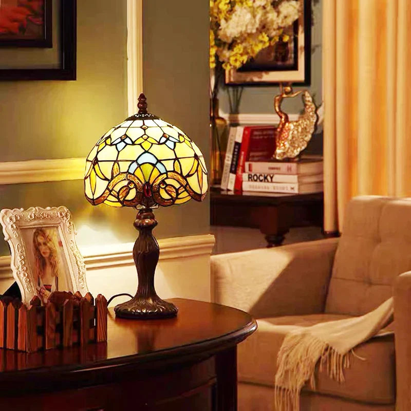 Lumineszente Eleganz - Tiffany-Style Tischlampe
