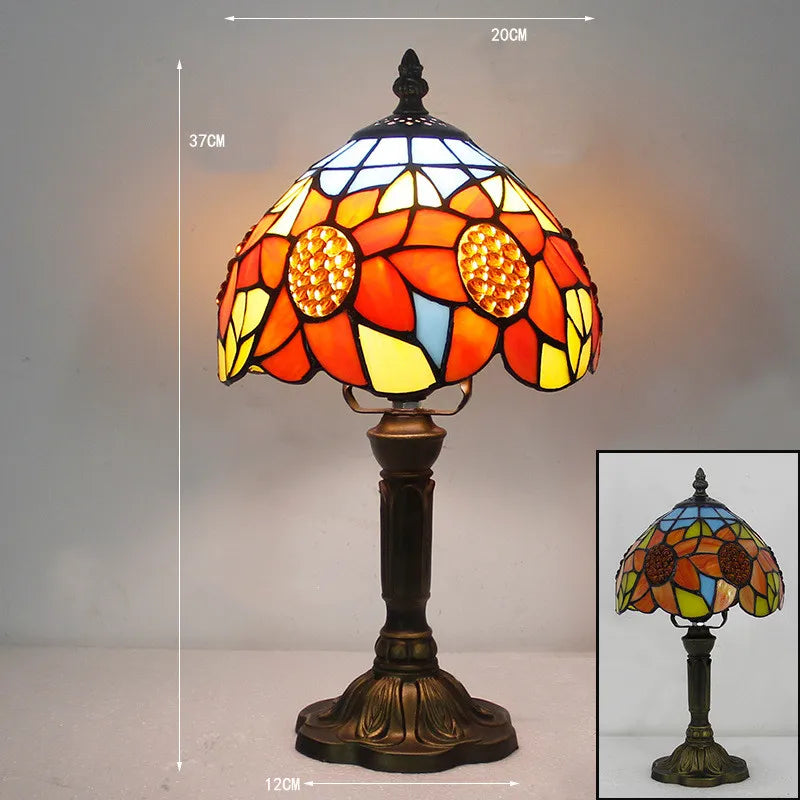 Lumineszente Eleganz - Tiffany-Style Tischlampe