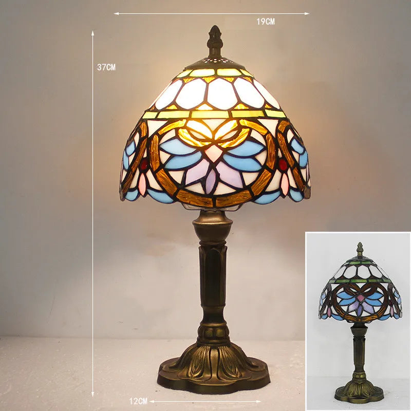 Lumineszente Eleganz - Tiffany-Style Tischlampe
