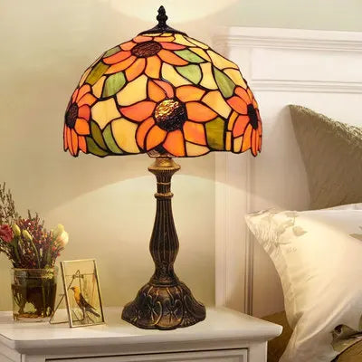 Lumineszente Eleganz - Tiffany-Style Tischlampe