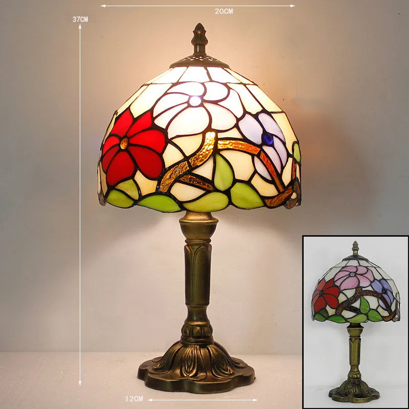Lumineszente Eleganz - Tiffany-Style Tischlampe