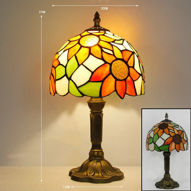 Lumineszente Eleganz - Tiffany-Style Tischlampe