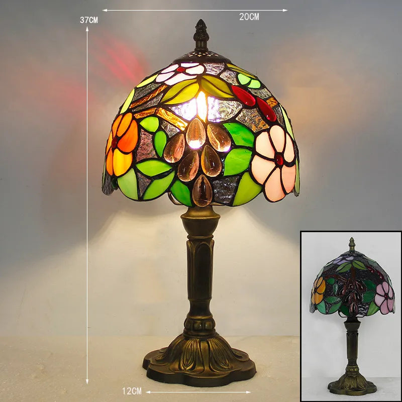 Lumineszente Eleganz - Tiffany-Style Tischlampe