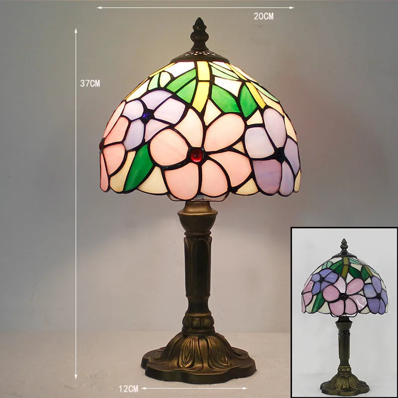 Lumineszente Eleganz - Tiffany-Style Tischlampe
