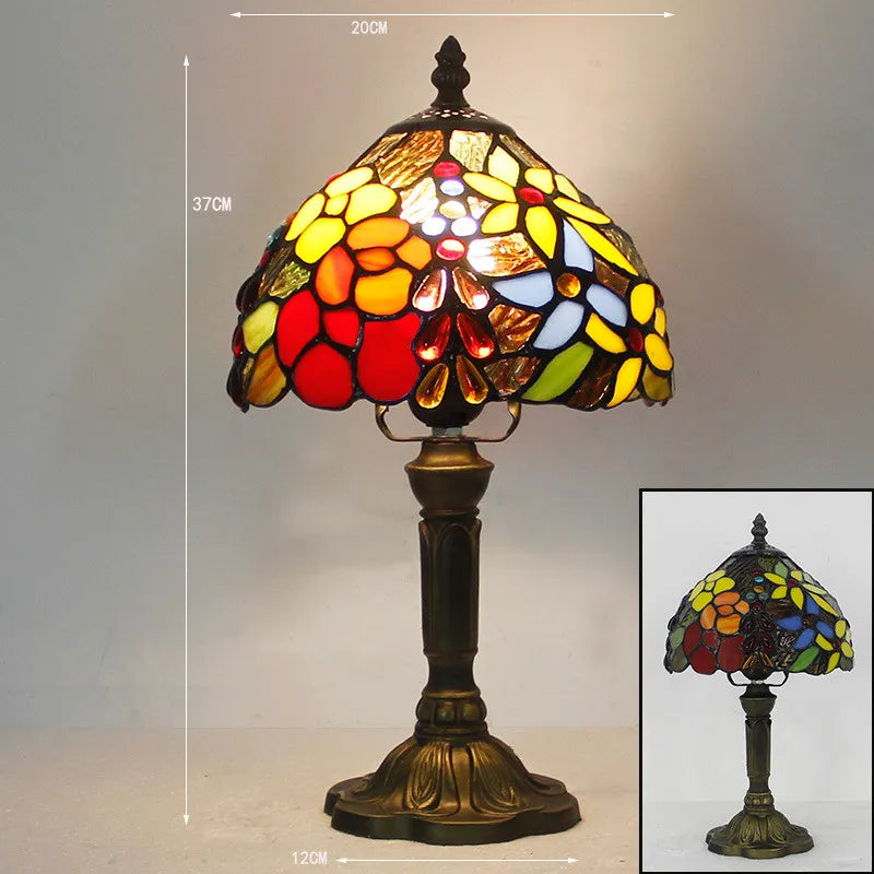 Lumineszente Eleganz - Tiffany-Style Tischlampe