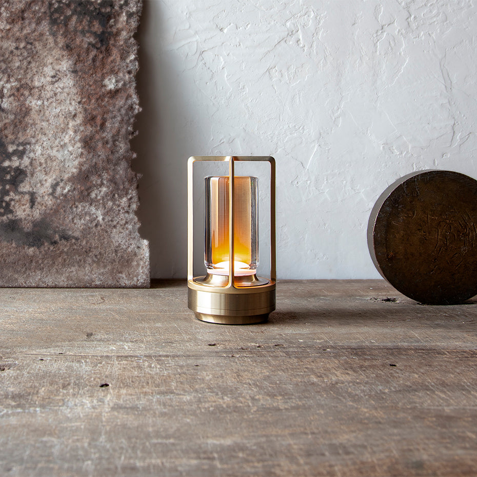Wiederaufladbare Laterne Outdoor mit Dimmbaren Lichttemperaturen – Elegante Aluminium-Akzentlampe für Innen und Außen