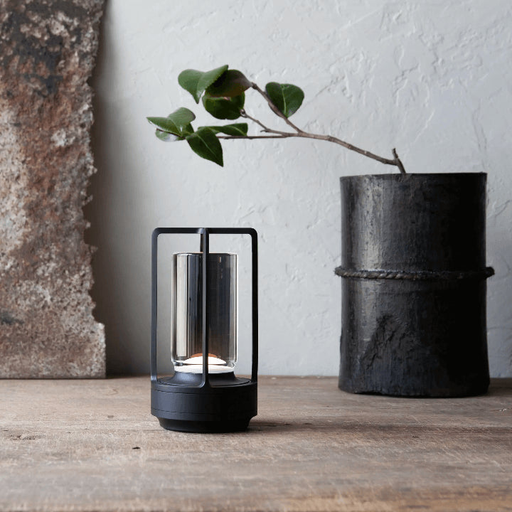 Wiederaufladbare Laterne Outdoor mit Dimmbaren Lichttemperaturen – Elegante Aluminium-Akzentlampe für Innen und Außen