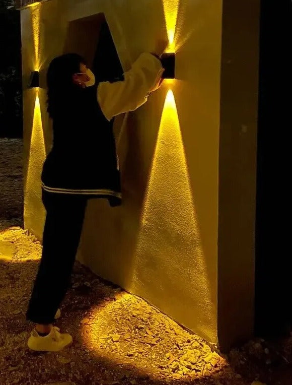 LumiFence - Elegante Gartenzaunbeleuchtung für eine magische Atmosphäre