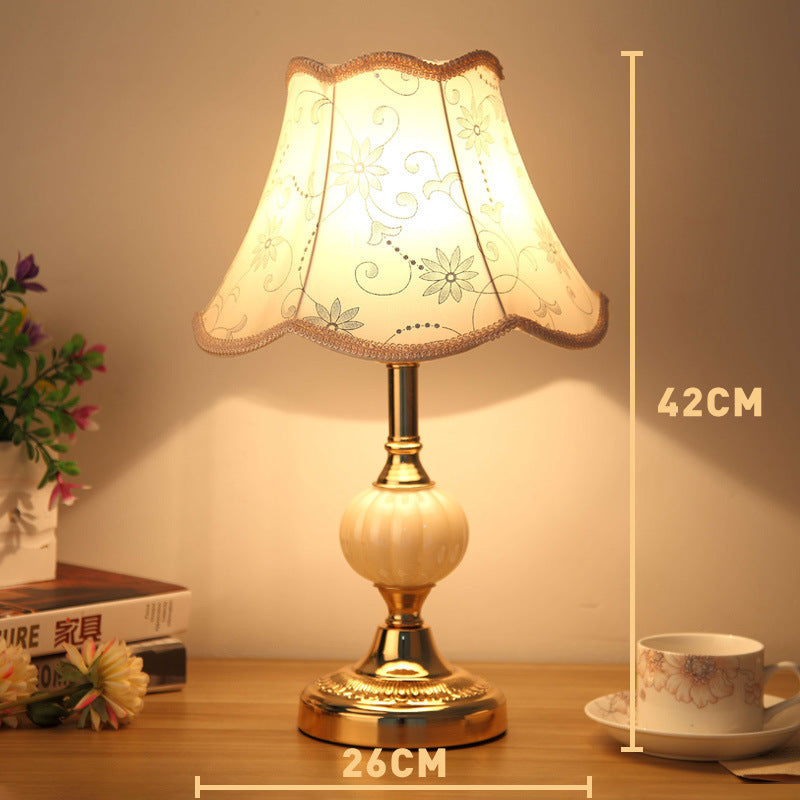 GlasLicht – Minimalistische Glas-Tischlampe für Schlafzimmer