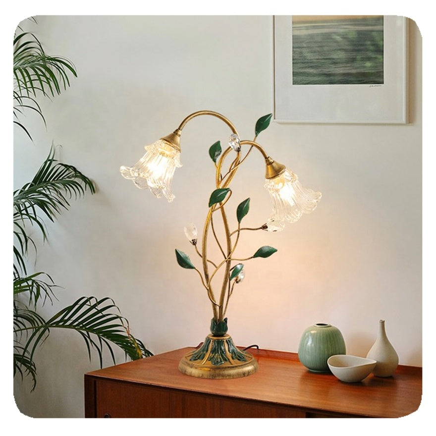BloomGlow – Blütenförmige Tischlampe
