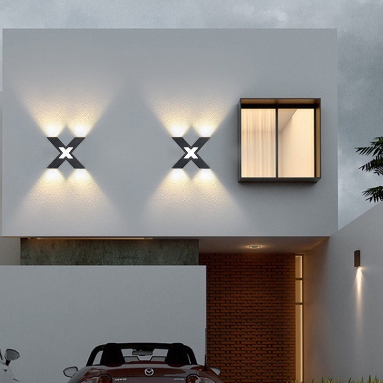 Moderne wasserdichte X-förmige LED Wandleuchte mit 4 Lichtern für den Außenbereich