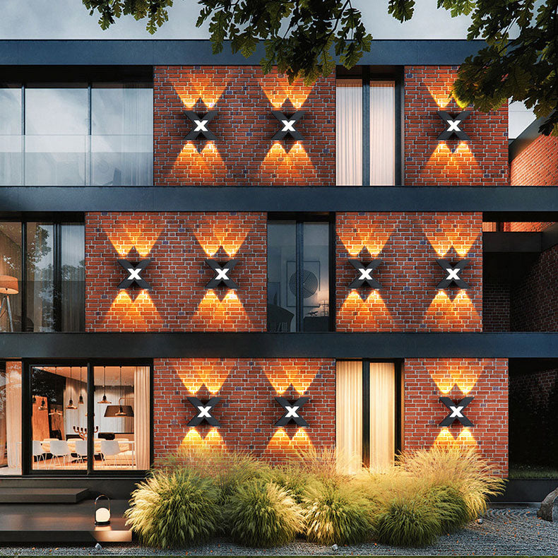 Moderne wasserdichte X-förmige LED Wandleuchte mit 4 Lichtern für den Außenbereich