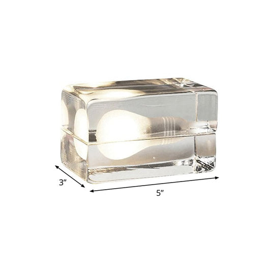 Strak Design - Elegante Tischlampe mit klarem Glaswürfel