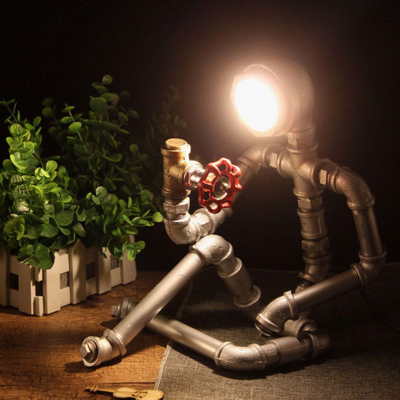 LightCraft - Industrielle Eisenrohr Mann Nachttischlampe