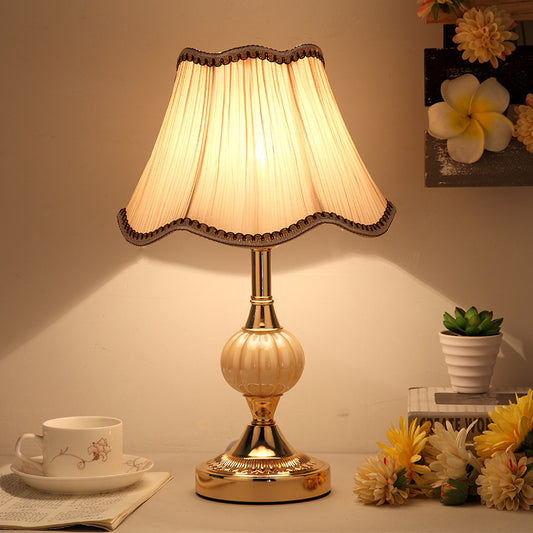 GlasLicht – Minimalistische Glas-Tischlampe für Schlafzimmer