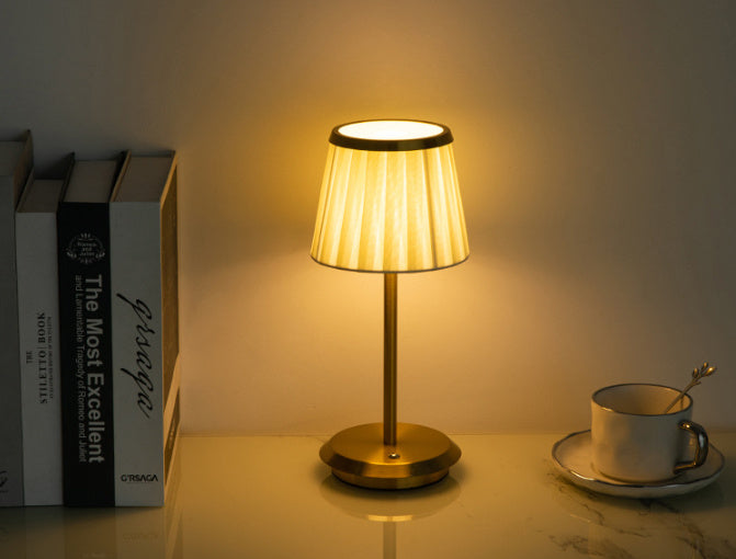 Stofflicht – Designer Tischlampe mit Stoffschirm & USB, dimmbar für Schlafzimmer & Schreibtisch
