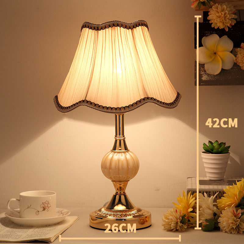 GlasLicht – Minimalistische Glas-Tischlampe für Schlafzimmer