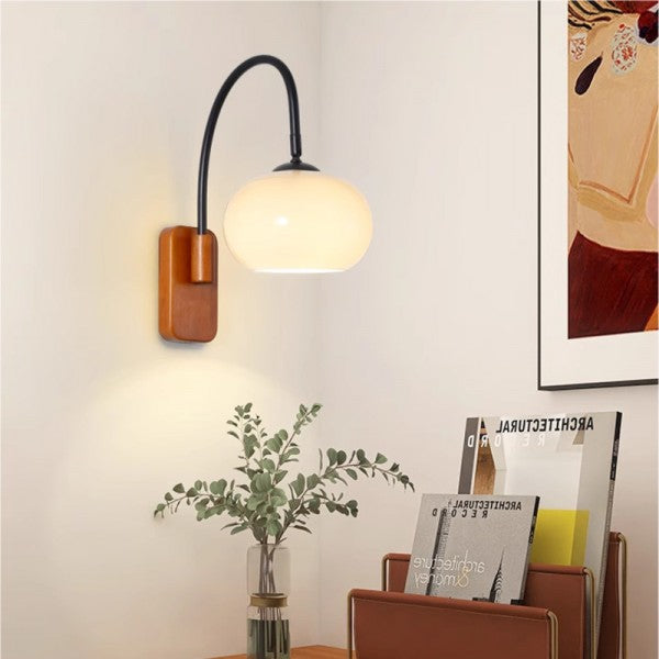 Orbite - Wandlampe aus Khaki-Glas mit Holz-Akzent