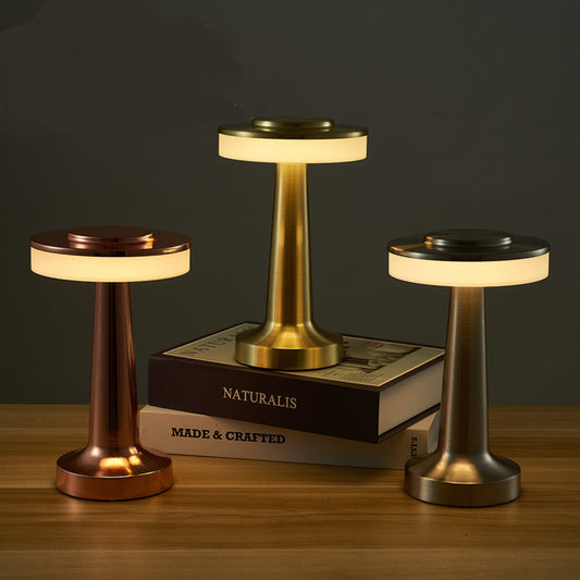 DumbbellCharge® – Kreative Hantel-Lampe mit Ladefunktion für den Esstisch