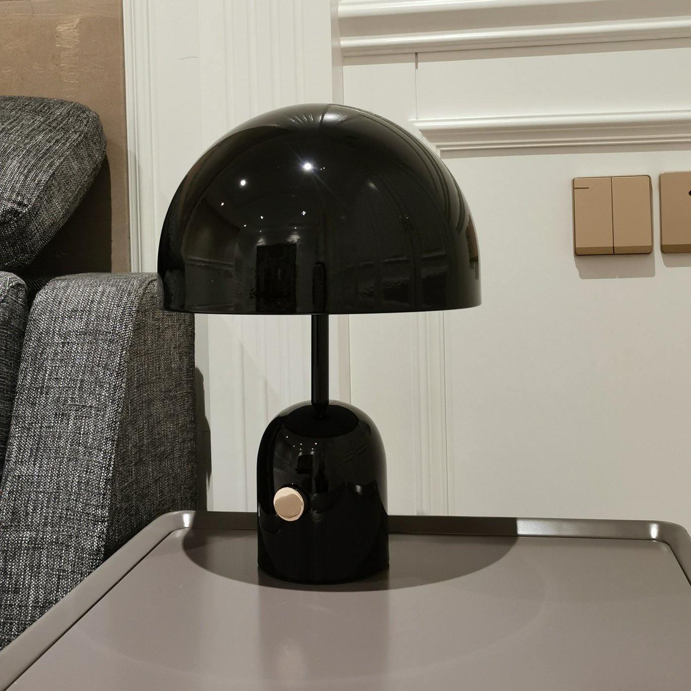 ChimeGlow - Tischlampe in Glockenform, für einen eleganten Lichtakzent