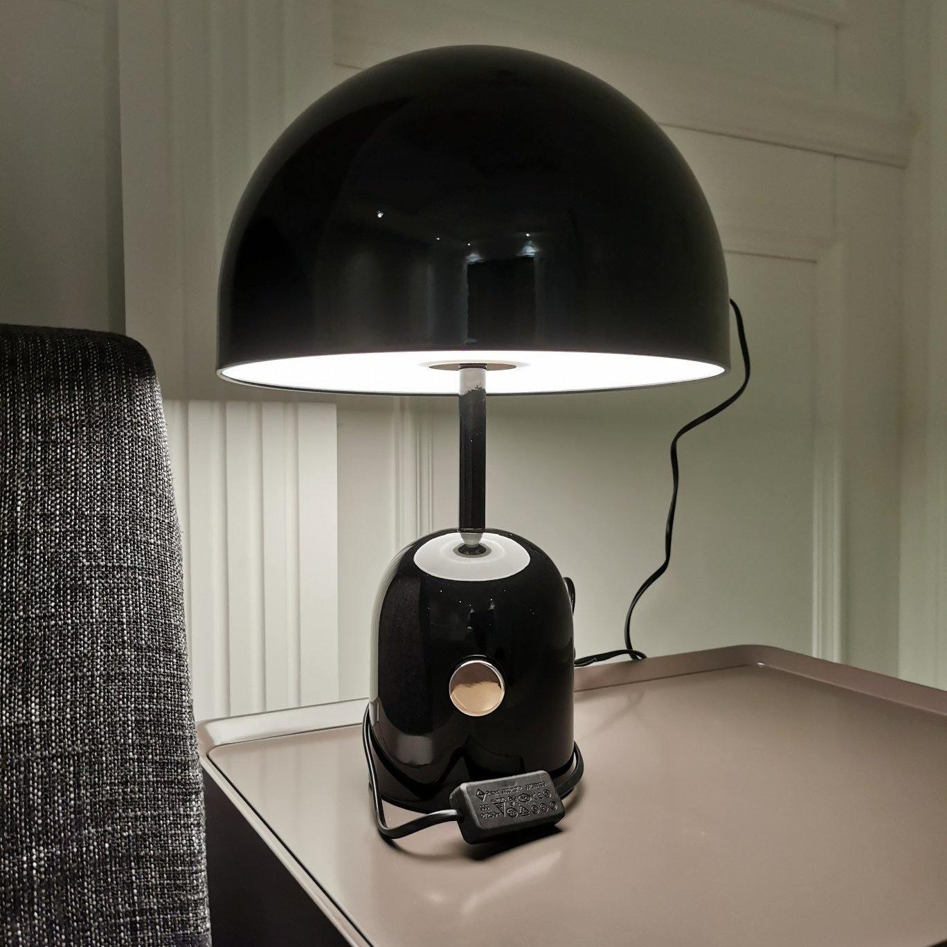 ChimeGlow - Tischlampe in Glockenform, für einen eleganten Lichtakzent