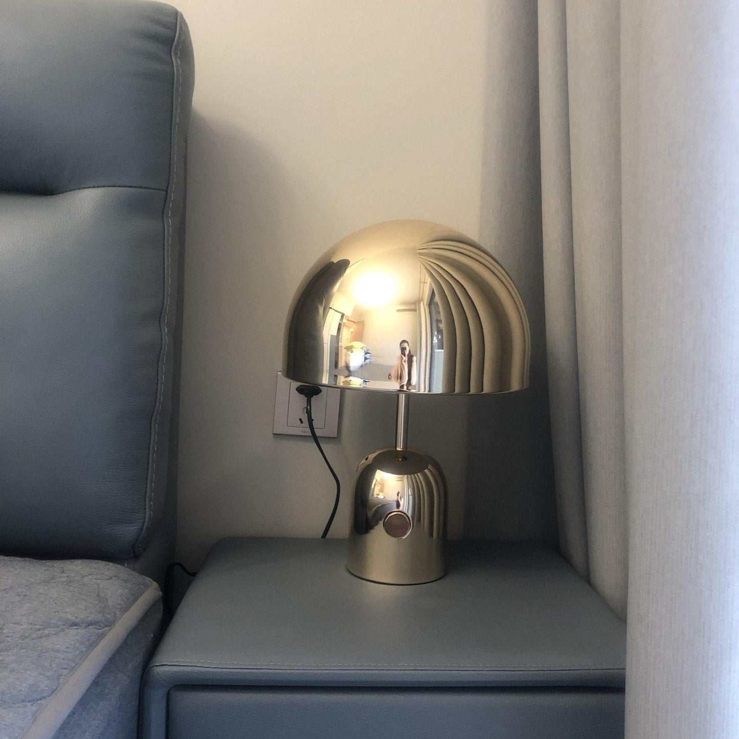 ChimeGlow - Tischlampe in Glockenform, für einen eleganten Lichtakzent