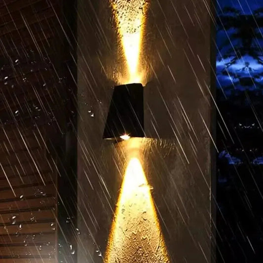 LumiFence - Elegante Gartenzaunbeleuchtung für eine magische Atmosphäre