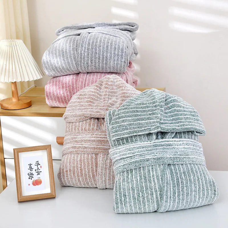 Cora – Bademantel Damen aus Korallfleece für ultimativen Komfort und Wärme