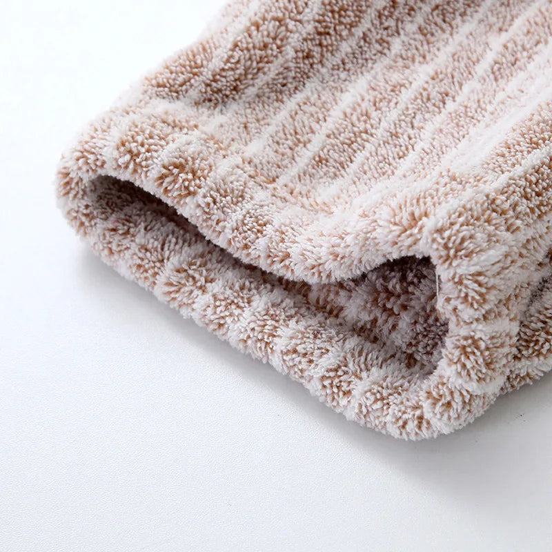 Cora – Bademantel Damen aus Korallfleece für ultimativen Komfort und Wärme