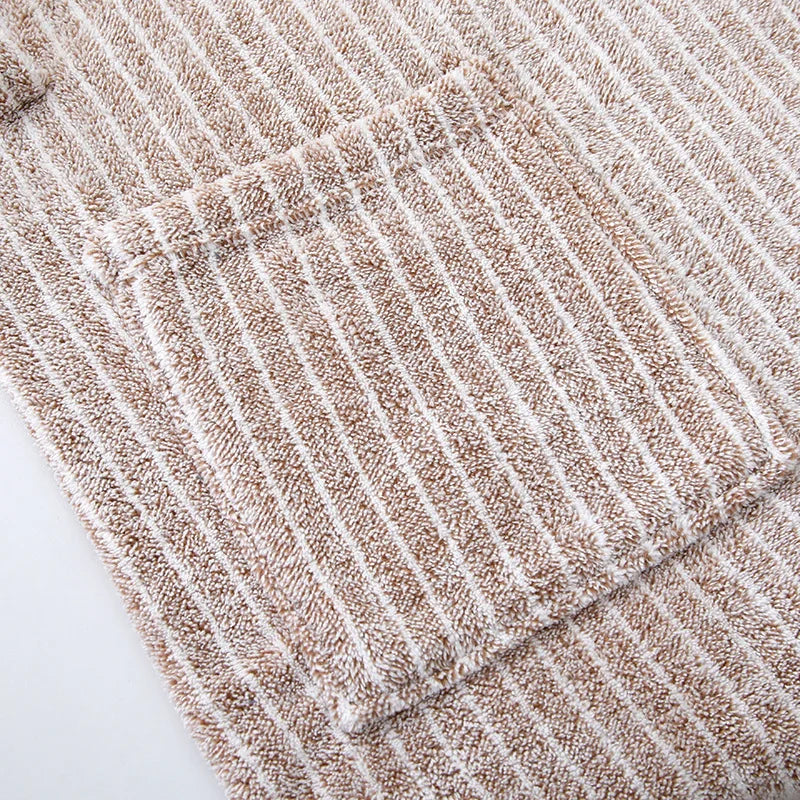 Cora – Bademantel Damen aus Korallfleece für ultimativen Komfort und Wärme