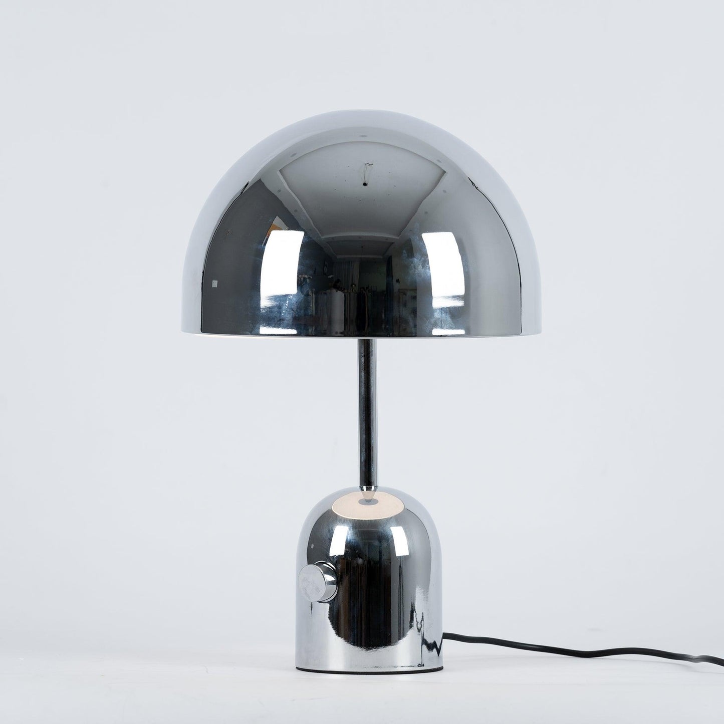 ChimeGlow - Tischlampe in Glockenform, für einen eleganten Lichtakzent