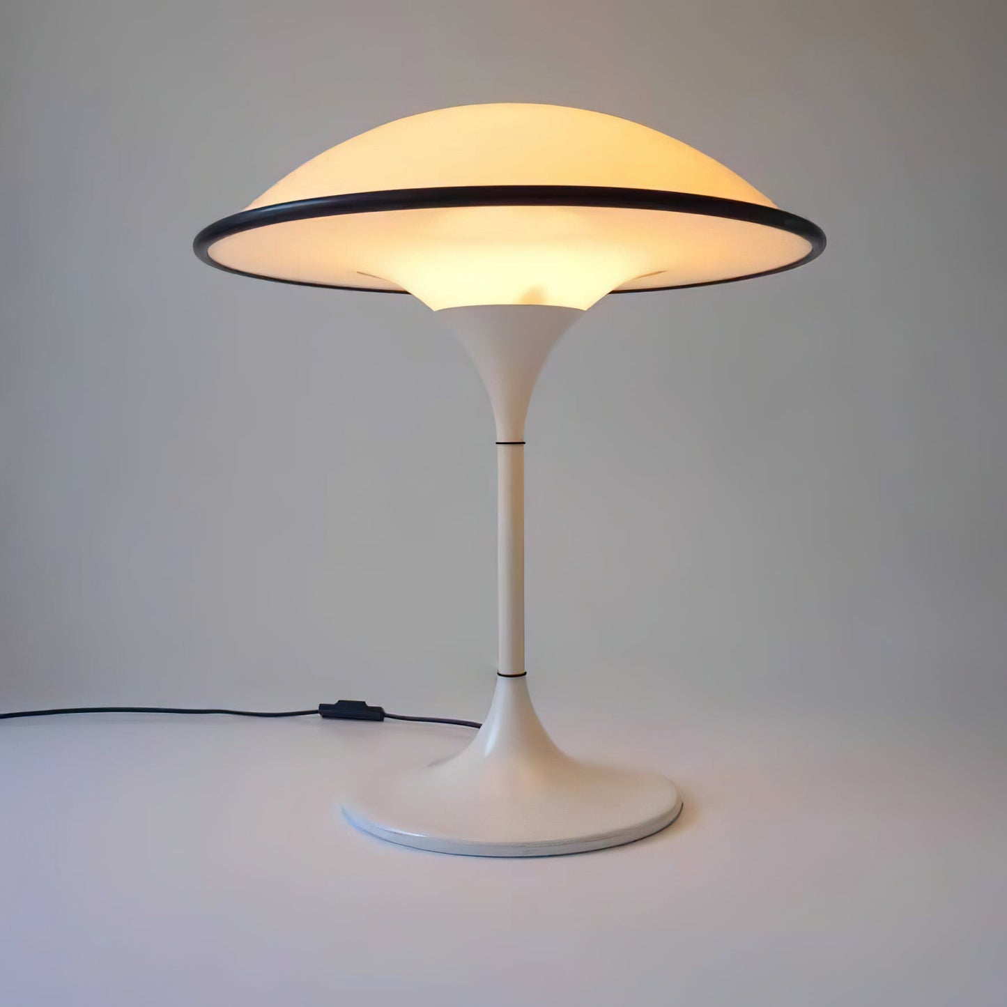 LumiFont - Elegante Tischlampe mit einzigartigem Design