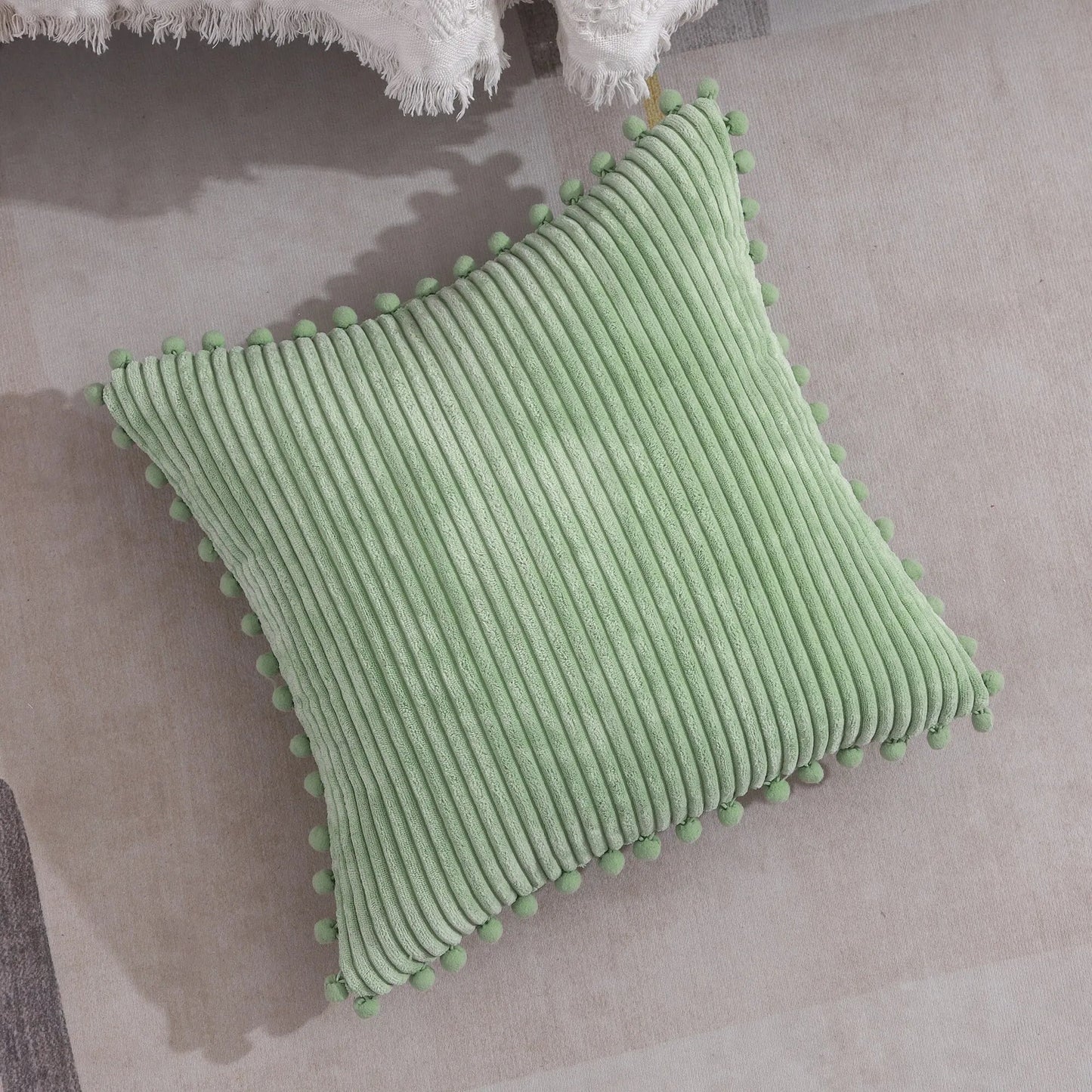 GloPuff – Kissenbezüge Mit Pompons Für Eine Verspielte Wohnatmosphäre