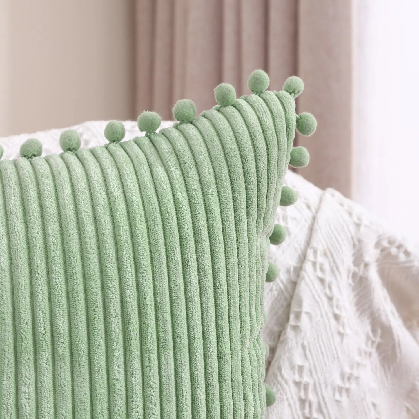 GloPuff – Kissenbezüge Mit Pompons Für Eine Verspielte Wohnatmosphäre