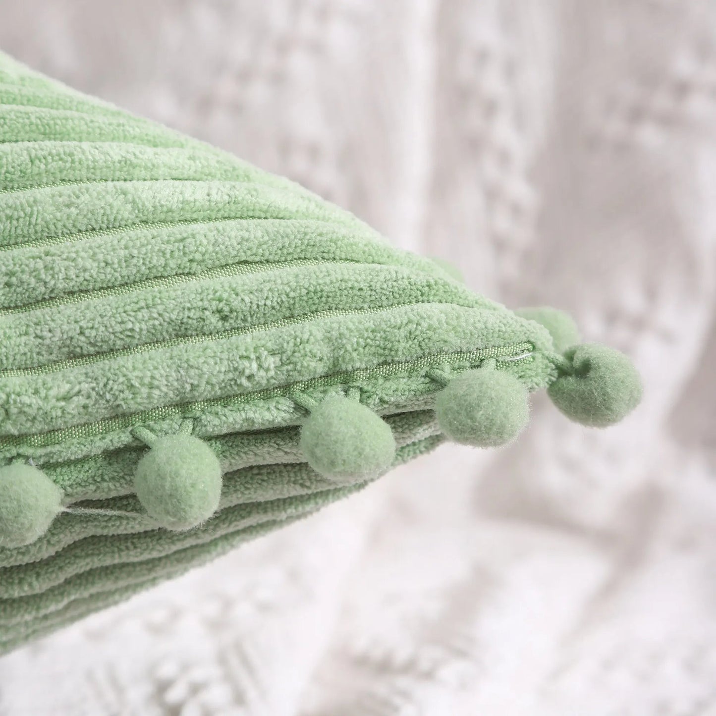 GloPuff – Kissenbezüge Mit Pompons Für Eine Verspielte Wohnatmosphäre